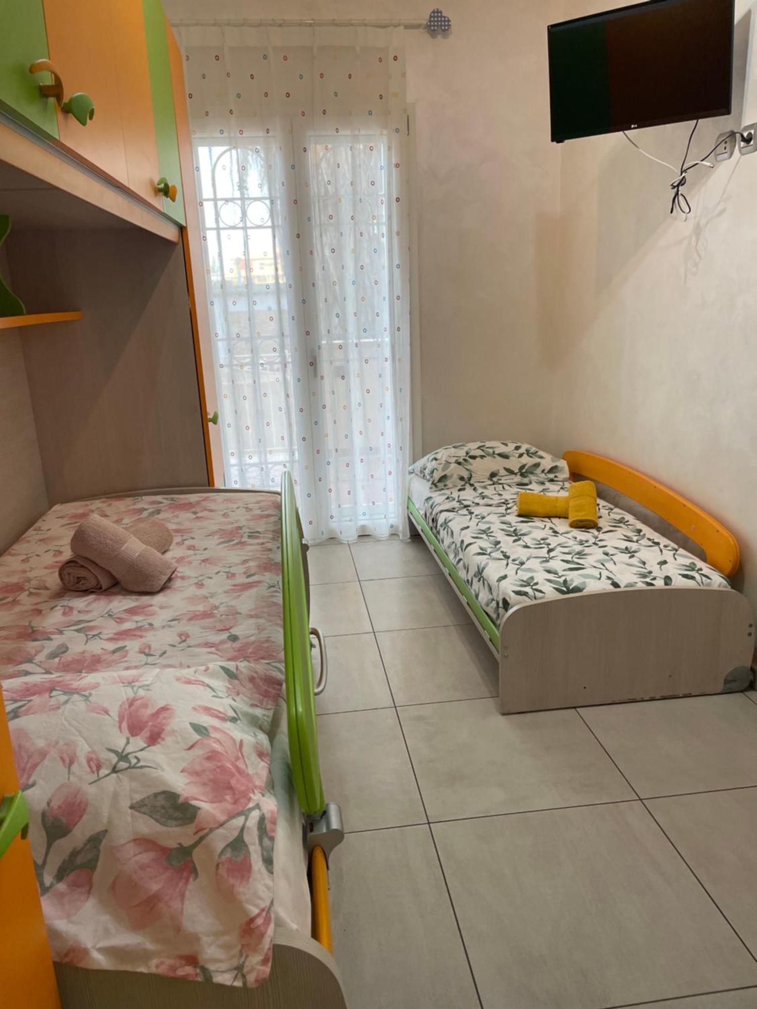 פיומיצ'ינו Home With Parking Near The Airport And Beach מראה חיצוני תמונה